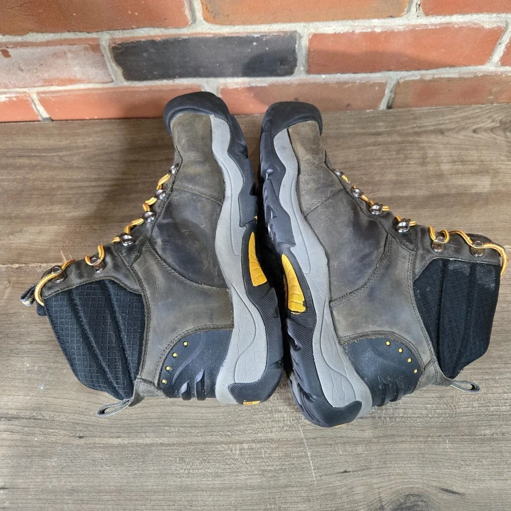 Keen Revel III Waterproof Hiking Boots Mens 10 Leather Thermal Boots